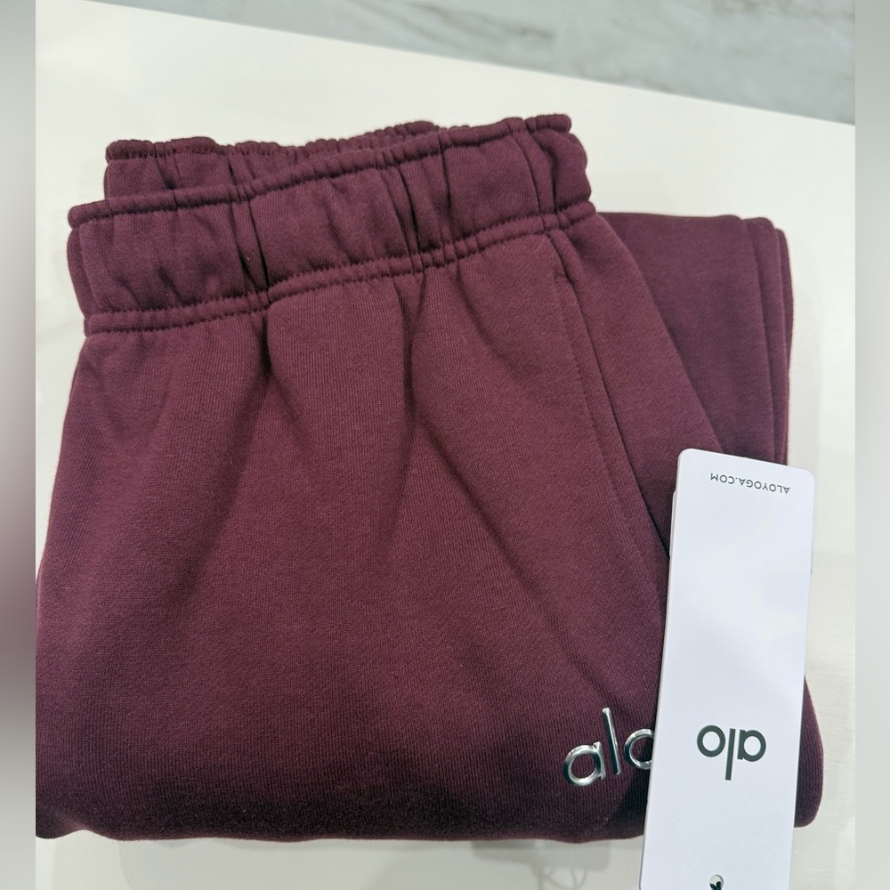 NWT Alo Yoga Burgundy accolade straight leg sweatpants - Picture 6 of 7